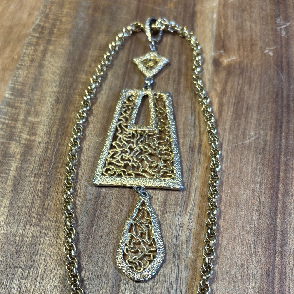 Whiting & Davis gold tone chain with lovely pendant